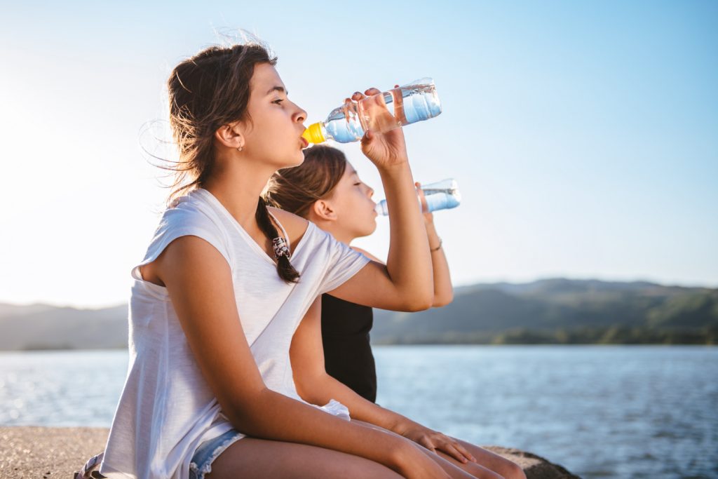 Hidratação e Saúde: Entenda a Importância de Beber Água Regularmente